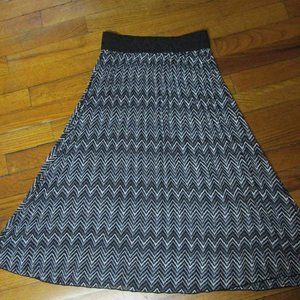 Lularoe Jill XXS, Knee Length Skirt Black/White Chevron Accordion Pleated NWT